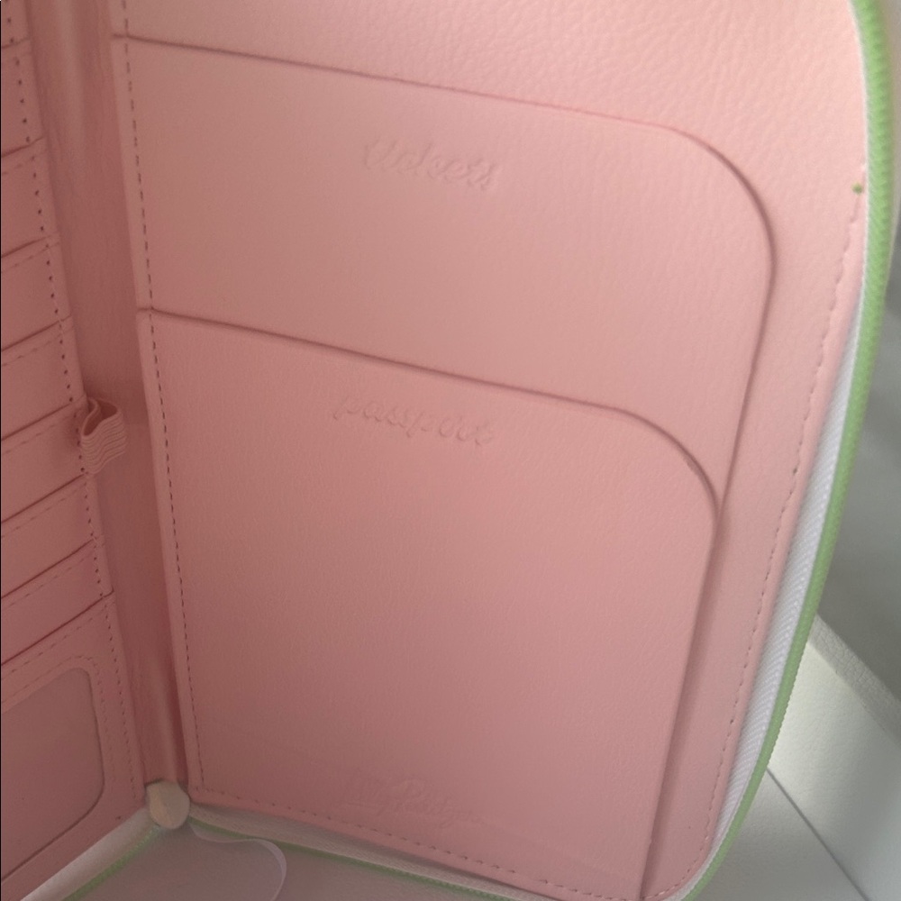Lilly Pulitzer Pink and Green Floral Passport Travel wallet BNWT - Picture 15 of 16